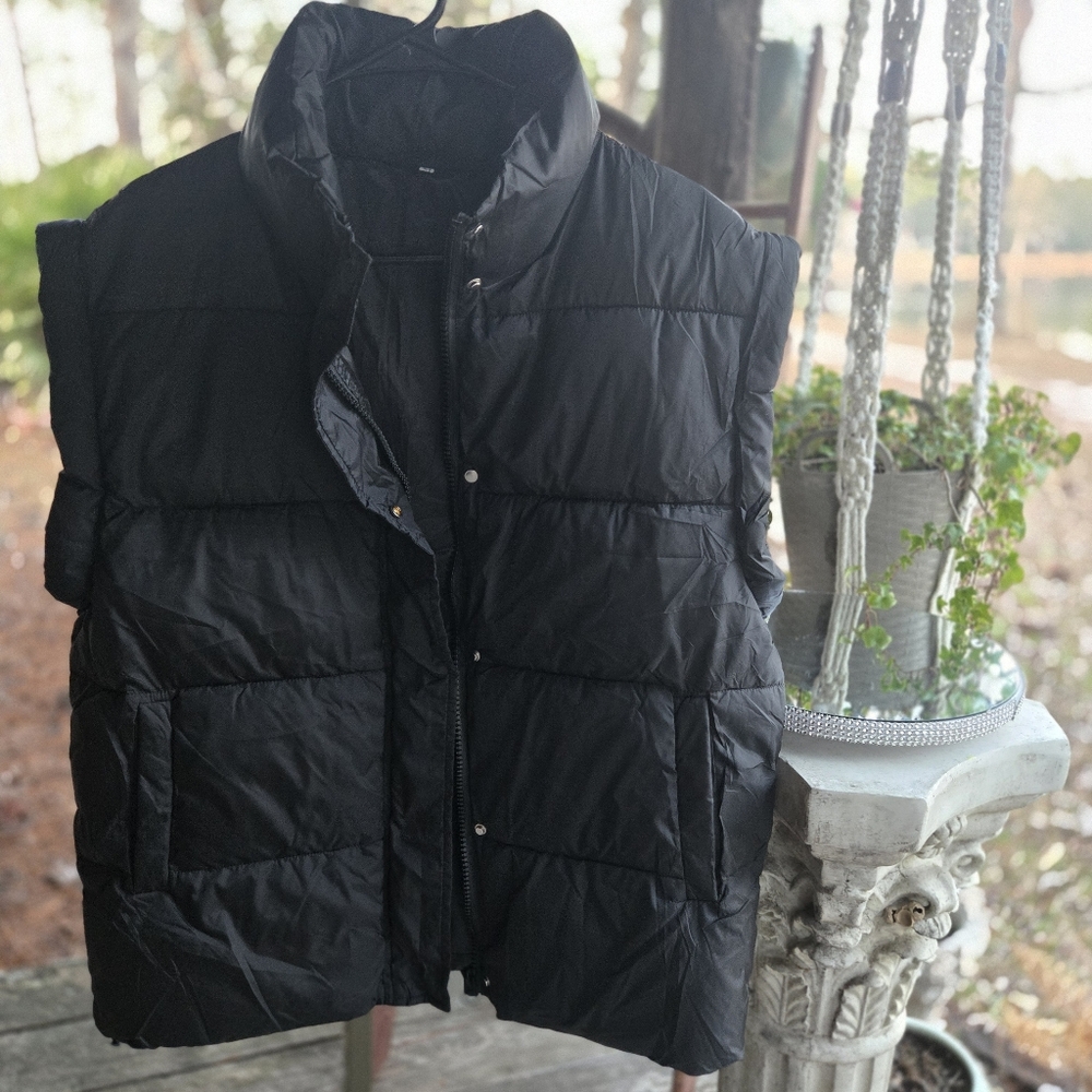 Fashion Be Yourself Black Puffer Vest Size Medium